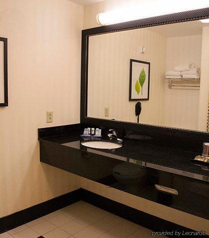 Fairfield Inn & Suites Μπέντφορντ Δωμάτιο φωτογραφία